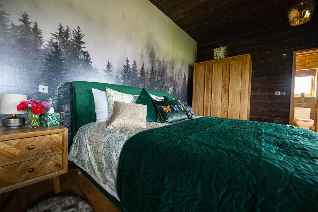 Luxury Log Cabin With A Hot Tub Stone  Екстериор снимка