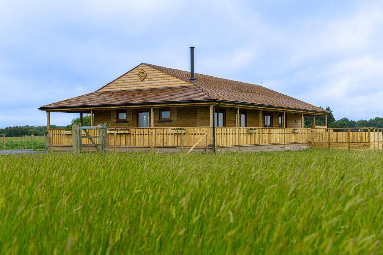 Luxury Log Cabin With A Hot Tub Stone  Екстериор снимка